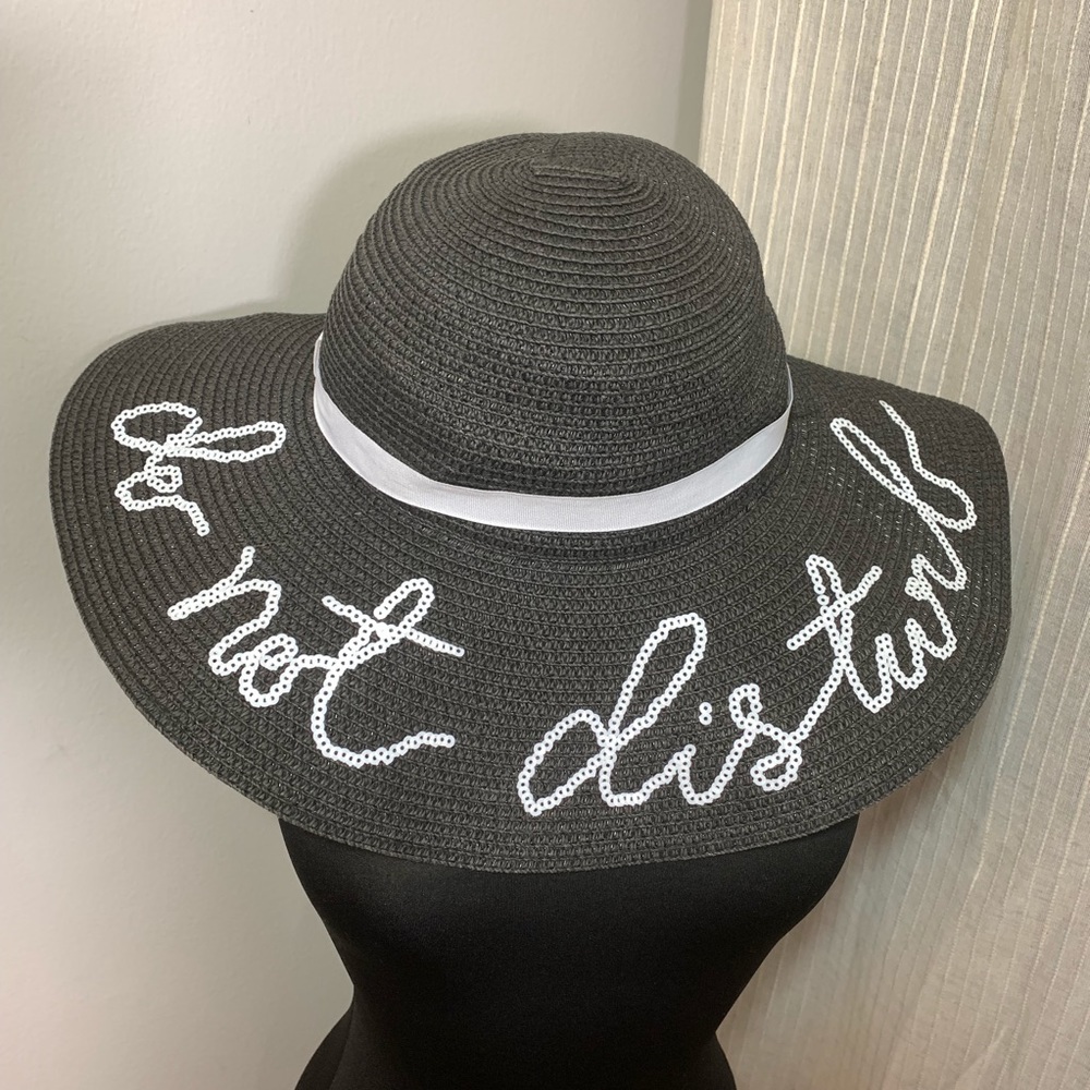 Black ‘Do not disturb’ Straw hat